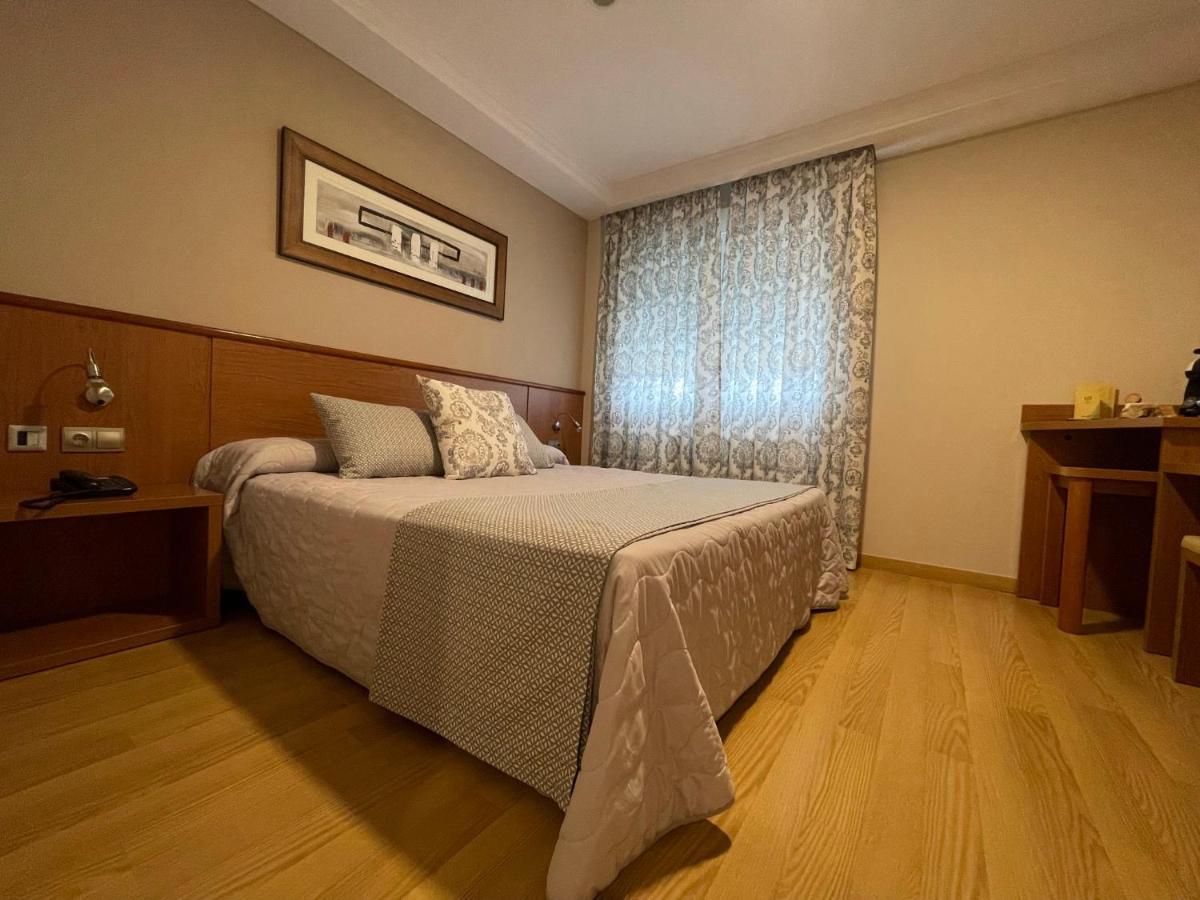 Motel Cies Calvarrasa de Abajo Esterno foto